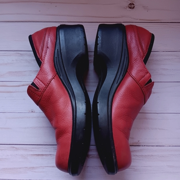 Ariat Women's US Sz 8.5 B Red Leather Slip On Comfort Shoes - Picture 5 of 10